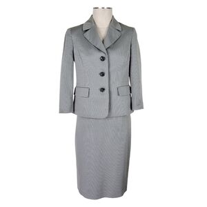 Le Suit Skirt Suit Size 4 Gray Pattern 3/4 Slit Bracelet Cuff Front Flap Pockets